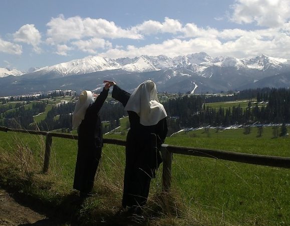 Novices looking at the tatra mountains